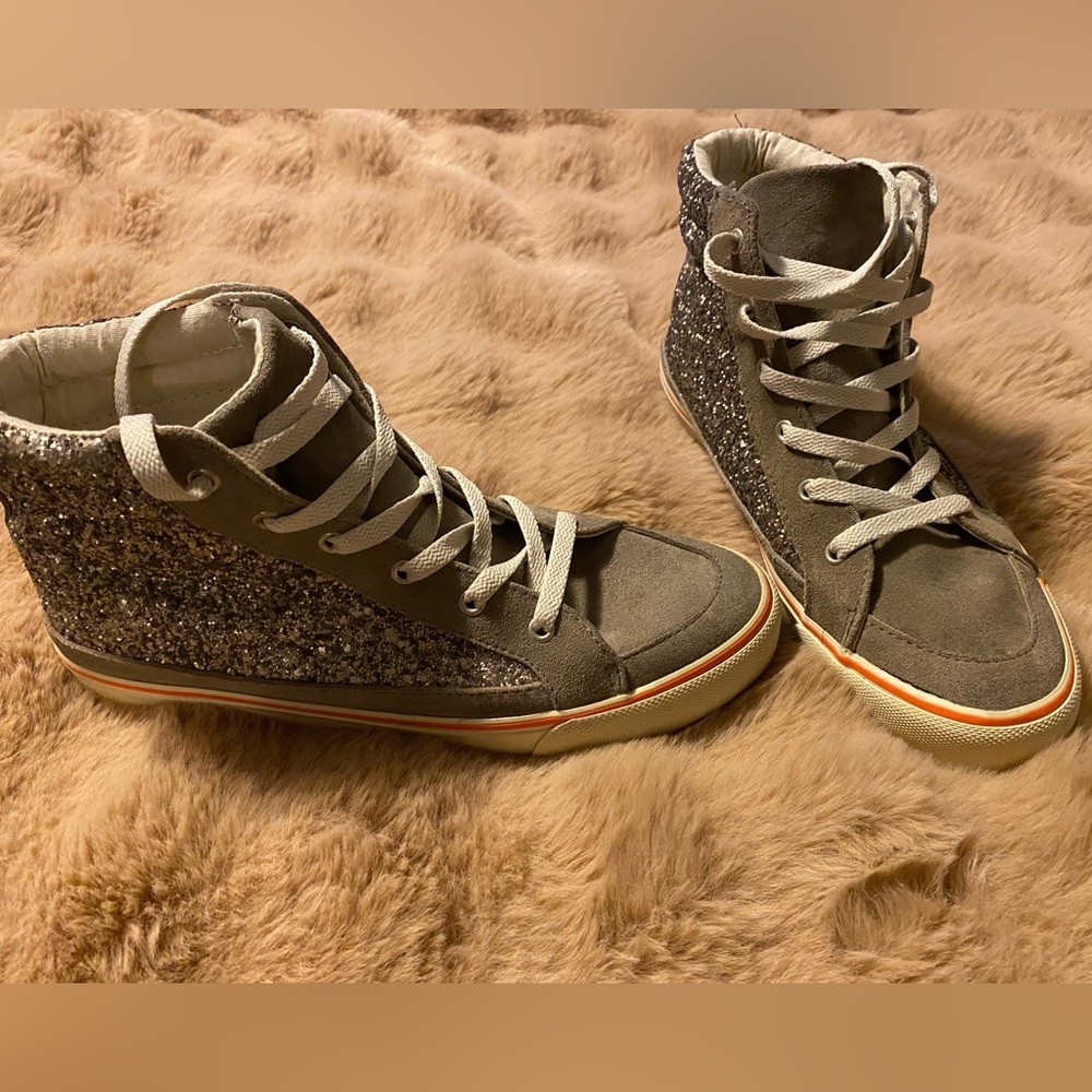 AMERICAN EAGLE AEO WOMENS
SHOES HIGH TOP SNEAKERS 
LACE UP GOLD FASHION